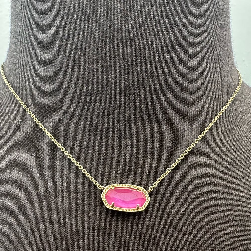 Kendra Scott Gold Pendant Necklace in Azalea Allusion